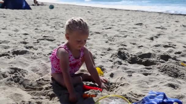 Little Girl Playing Sand — Stock Video