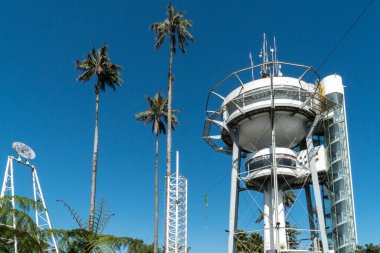 Manizales, Caldas, Kolombiya. Jüri 1, 2020: Mavi gökyüzüne sahip Kıbrıs Kulesi.