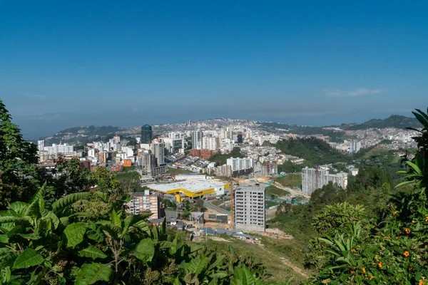 Şehrin Panoramik Şehir Manzarası Mavi Gökyüzüyle Manizale Caldas Antioquia — Stok fotoğraf
