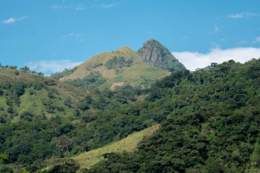 Güzel doğal uçurumların manzarası, La Pintada, Antioquia, Kolombiya