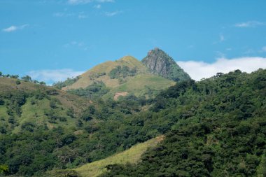 Güzel doğal uçurumların manzarası, La Pintada, Antioquia, Kolombiya