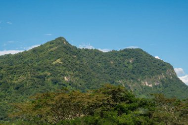 Güzel doğal uçurumların manzarası, La Pintada, Antioquia, Kolombiya