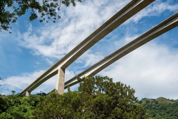 Мост Юго Западе Антиокии Голубым Небом Деревьями Колумбия — стоковое фото