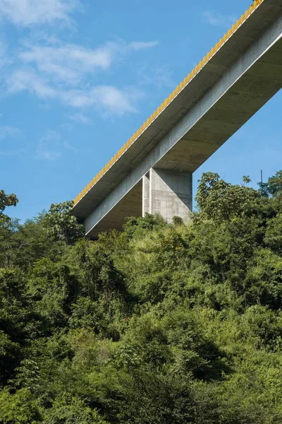 Puente Suroeste Antioquia Con Cielo Azul Árboles — Foto de Stock
