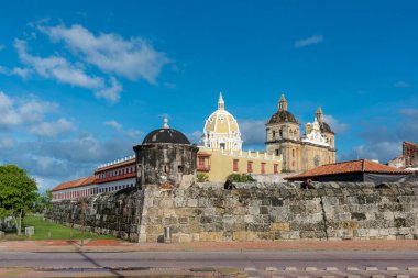 Cartagena, Bolivar, Kolombiya. 3 Kasım 2021: San Pedro de Claver Kilisesi 'nin mimarisi.