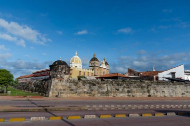 Cartagena, Bolivar, Kolombiya. 3 Kasım 2021: San Pedro de Claver Kilisesi 'nin mimarisi.