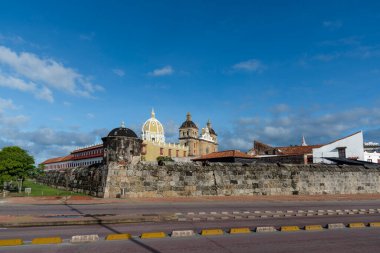 Cartagena, Bolivar, Kolombiya. 3 Kasım 2021: San Pedro de Claver Kilisesi 'nin mimarisi.