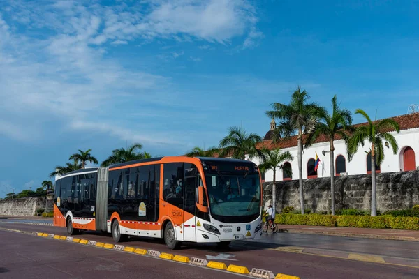 Καρταχένα Μπολιβάρ Κολομβία Νοεμβρίου 2021 Λεωφορείο Transcaribe Στην Περιτειχισμένη Πόλη — Φωτογραφία Αρχείου