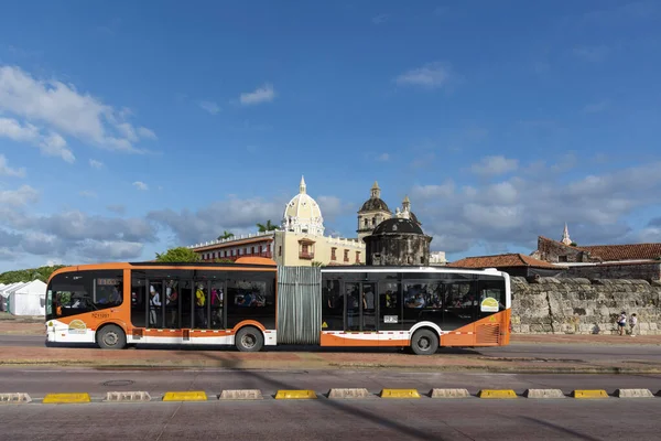 Cartagena Bolivar Kolumbia 2021 November Transzkarib Busz Fallal Körülvett Városban — Stock Fotó