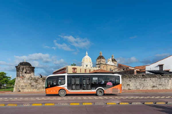 コロンビアのボリバル州カルタヘナ 2021年 2021年 11月3日 城壁都市のトランスバリバス — ストック写真
