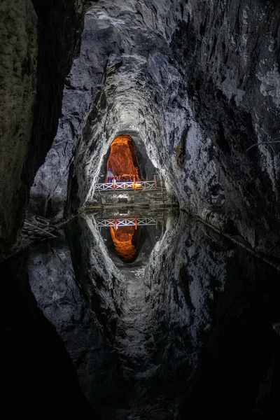 カラフルな反射でネモコン塩鉱山 — ストック写真