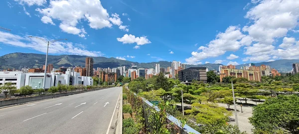 Medellin Antioquia Colombia Juni 2020 Zuidavenue Brug Bergen Blauwe Lucht — Stockfoto