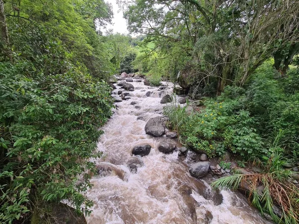 有蓝天的卡塔马河风景 石头在河里 Tamesis Antioquia Colombia — 图库照片