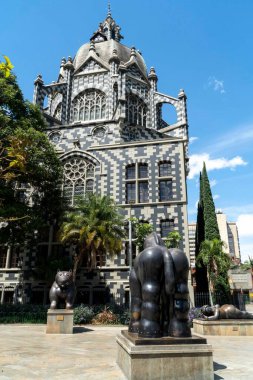 Medellin, Antioquia, Kolombiya. 19 Temmuz 2020: Kültür ve Heykeller Sarayı Fernando Botero.