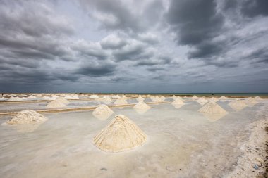 Cabo de la Vela 'daki Salinas de Manaure manzarası. Guajira, Kolombiya. 