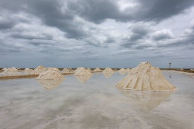 Cabo de la Vela 'daki Salinas de Manaure manzarası. Guajira, Kolombiya. 