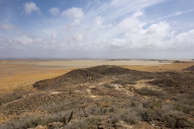 Baha Portete Ulusal Parkı 'ndaki çorak arazi. Guajira, Kolombiya.