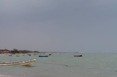 Riohacha, Guajira, Kolombiya. 4 Mart 2019 La Boquita plajında kulübeler.