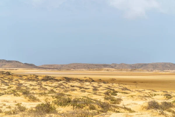 Güneşli bir günde panoramik manzara, Cabo de la Vela plajı. Guajira, Kolombiya