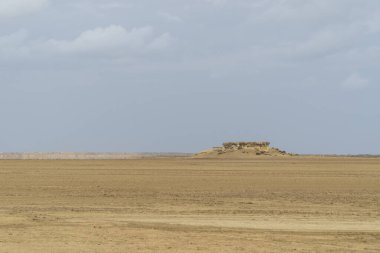 Punta Gallinas çölünde panoramik ve kurak bir manzara. Guajira, Kolombiya. 