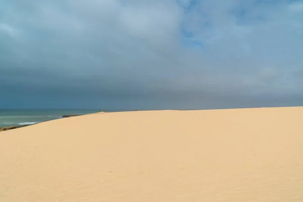 タロア砂漠の砂丘と海 コロンビアのグアヤラ — ストック写真