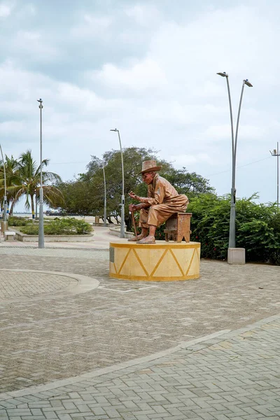 Deniz Feneri Turuncu Elbiseli Bir Kadın Punta Gallinas Guajira Kolombiya — Stok fotoğraf