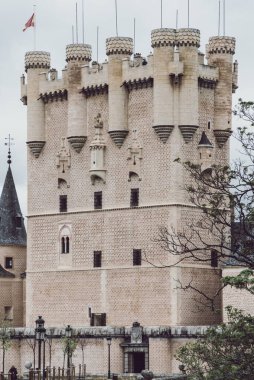 Segovia, Espaa. 28 Nisan 2022: Segovia Alcazar, Gökyüzü ile Kale.