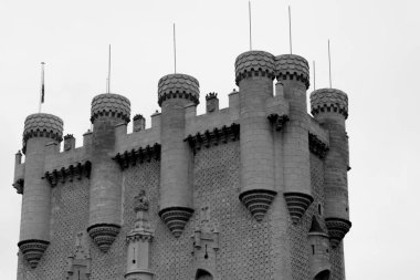 Segovia, Espaa. 28 Nisan 2022: Segovia Alcazar, Gökyüzü ile Kale.