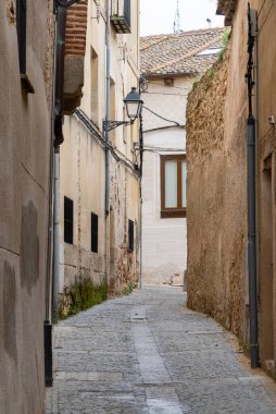 Segovia, Espaa. 28 Nisan 2022: Segovia 'daki evler mimari ve cephesi.