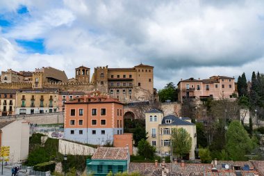 Segovia, Espaa. 28 Nisan 2022: Segovia 'daki evler mimari ve cephesi..