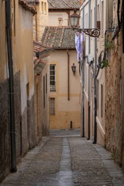 Segovia, Espaa. 28 Nisan 2022: Segovia 'daki evler mimari ve cephesi.