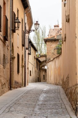 Segovia, Espaa. 28 Nisan 2022: Segovia 'daki evler mimari ve cephesi.