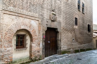 Segovia, Espaa. 28 Nisan 2022: Segovia 'da sgraffito tekniği ile mimarlık ve cephe.