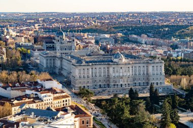 Madrid, İspanya. 6 Nisan 2022 Riu Plaza Oteli 'nden Madrid' in panoramik manzarası.