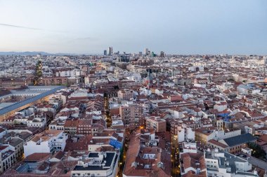 Madrid, İspanya. 6 Nisan 2022: Riu Plaza Oteli 'nden Madrid' in panoramik manzarası.