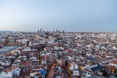 Madrid, İspanya. 6 Nisan 2022: Riu Plaza Oteli 'nden Madrid' in panoramik manzarası.