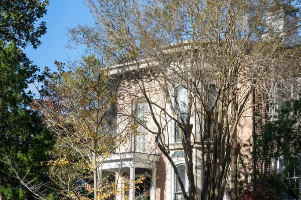 stock image Savannah, Georgia, Usa. December 2, 2022: Architecture of colonial houses and colorful facades with blue sky.