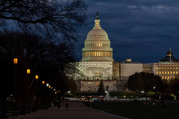 ワシントンD アメリカ合衆国 2022年11月29日 アメリカ合衆国議会議事堂と美しい青空 — ストック写真
