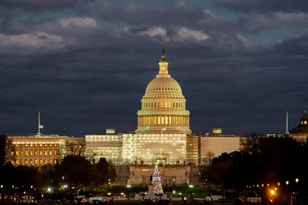 华盛顿特区 2022年11月29日 美国国会大厦和美丽的蓝天 — 图库照片