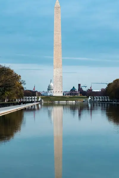 华盛顿特区 2022年11月29日 华盛顿纪念碑 水中倒影 — 图库照片