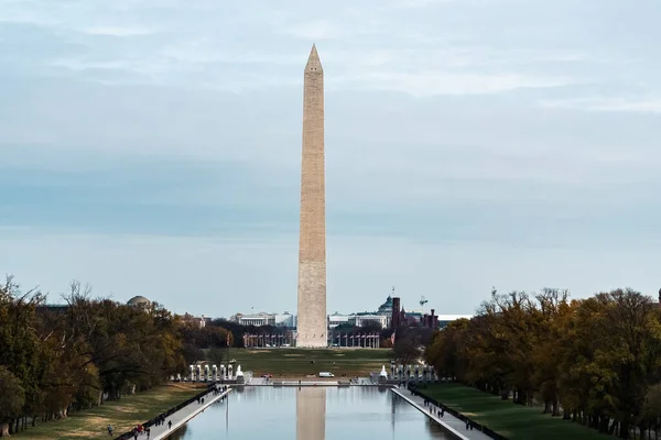 Washington Ηνωμένες Πολιτείες Νοεμβρίου 2022 Μνημείο Ουάσιγκτον Γαλάζιο Ουρανό Και — Φωτογραφία Αρχείου