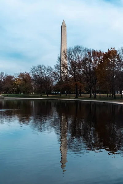 Washington Ηνωμένες Πολιτείες Νοεμβρίου 2022 Μνημείο Ουάσιγκτον Γαλάζιο Ουρανό Και — Φωτογραφία Αρχείου