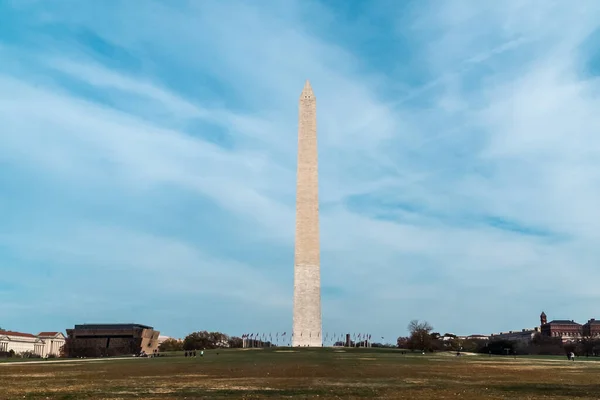 Washington Ηνωμένες Πολιτείες Νοεμβρίου 2022 Μνημείο Ουάσιγκτον Γαλάζιο Ουρανό — Φωτογραφία Αρχείου