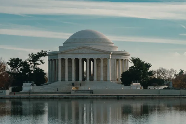 Waszyngton Stany Zjednoczone Listopada 2022 Pomnik Thomasa Jeffersona Błękitnym Niebem — Zdjęcie stockowe