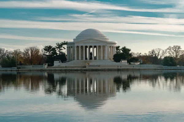 Waszyngton Stany Zjednoczone Listopada 2022 Pomnik Thomasa Jeffersona Błękitnym Niebem — Zdjęcie stockowe