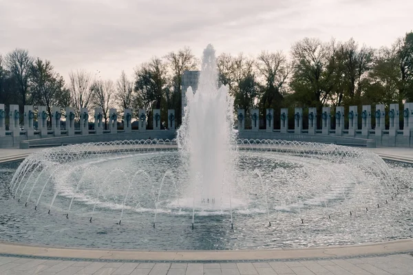 华盛顿特区 2022年11月29日 第二次世界大战纪念馆和喷泉 — 图库照片