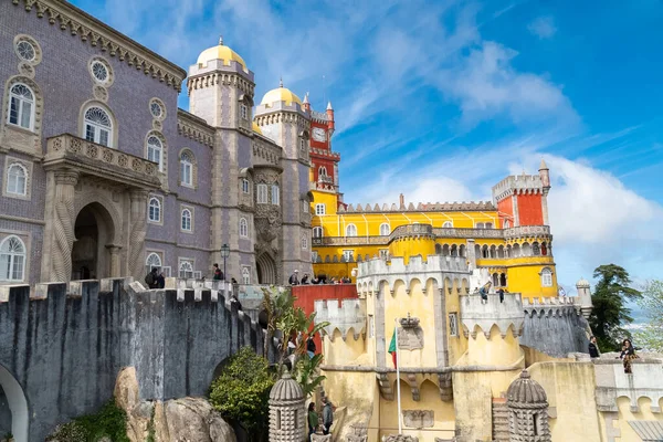 シントラ リスボン ポルトガル 2022年 2022年 10月4日 青空のペナ宮殿のファサードと建築 — ストック写真