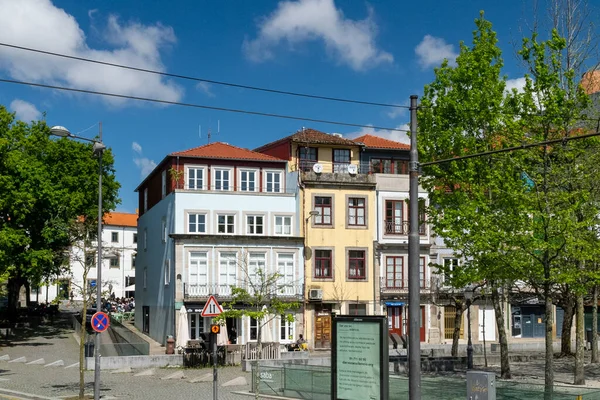 Oporto Portekiz Nisan 2022 Şehrin Mavi Gökyüzü Şehir Mimarisi Manzarası — Stok fotoğraf