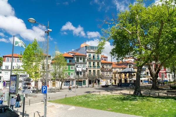 ポルトガルのオポルト 2022年 昭和27年 4月12日青空と都市建築景観 — ストック写真