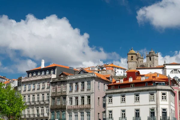 Опорто Португалія Квітня 2022 Пейзаж Місті Блакитним Небом Міською Архітектурою — стокове фото